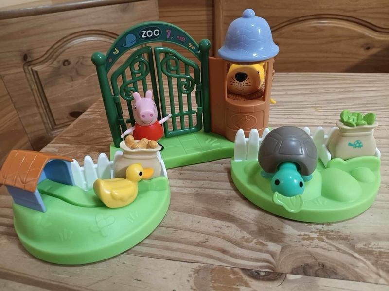 Peppa Pig Toys Peppa's Day at The Zoo Playset, 2 Figures and 6 Themed  Accessories, 3-Inch Scale Preschool Toy for Kids Ages 3 and Up