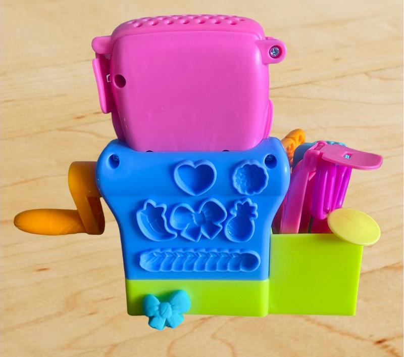 pollyfan dauther Play-Doh Hair Stylin' Salon Playset | Toys R Us Canada