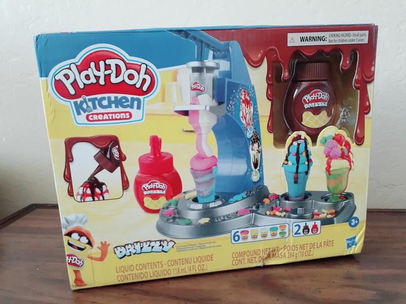 Play-Doh Kitchen Creations Pizza Oven Playset with 6 Cans of Modeling  Compound and 8 Accessories - Play-Doh