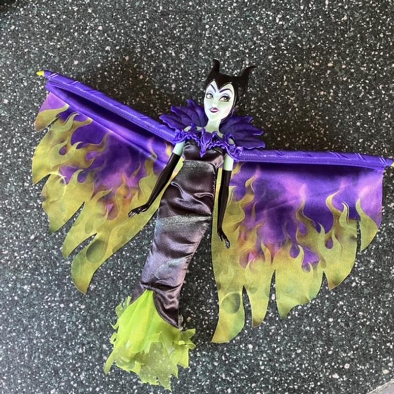  Disney Princess Disney Villains Maleficent's Flames of Fury  Fashion Doll, Accessories and Removable Clothes, Toy for Kids 5 Years and  Up : Toys & Games