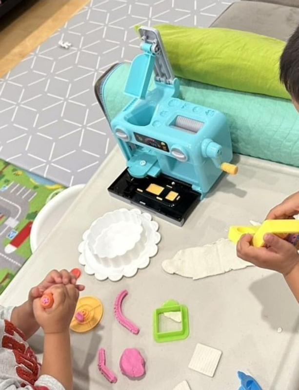 Play-Doh Mi Hornito De Pasteles – Horno De Juguete Con Sonido Y Tarta Giratoria – Incluye Plastilina Y Moldes – Creatividad Sin Límites – A Partir De 3 Años