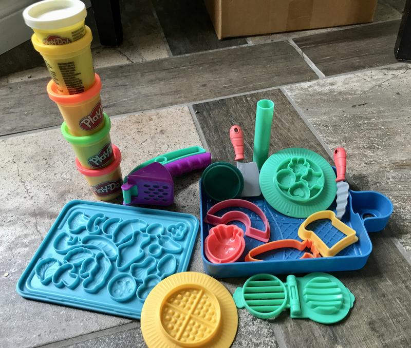 14 play pieces and 5 colors of Play-Doh