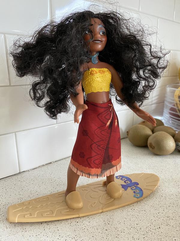 Moana surfing (requires a slight lean back to stand)