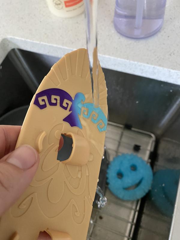 Color change under hot water