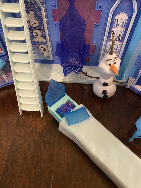 Pillow is a little compartment for accessories!