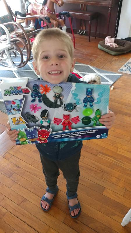 PJ Masks Hero and Villain Figure Set Preschool Toy, 7 PJ Masks Action  Figures with 10 Accessories, Ages 3 and Up