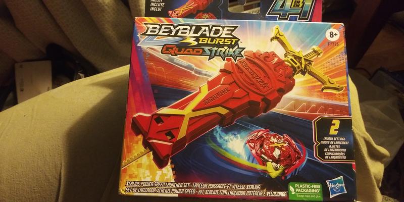 Beyblade Burst QuadStrike Lançador Potência e Velocidade - Xcalius