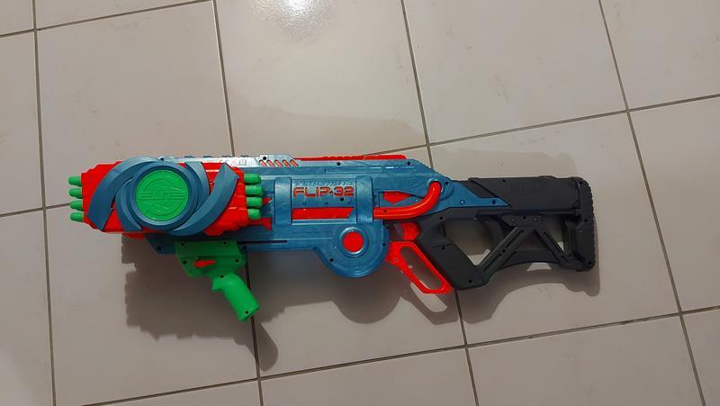 Le Nerf une fois monté de ses chargeurs