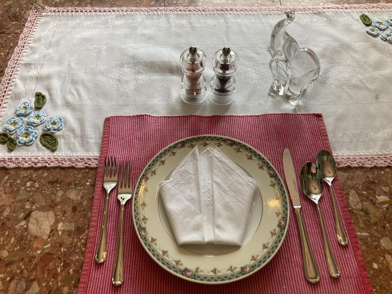 Makes a beautiful setting!