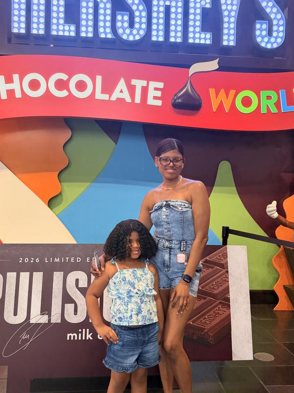 HERSHEY'S　CHOCOLATE WORLD　H　ネックレス？　チャーム？ Create Your Own Candy Bar | HERSHEY'S CHOCOLATE WORLD