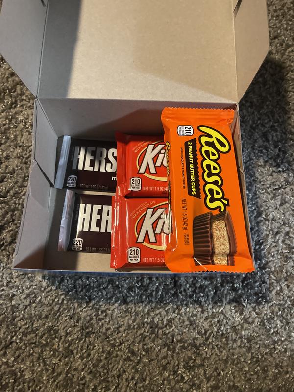 HERSHEY'S, KIT KAT® and REESE'S Assorted Milk Chocolate Candy Variety Box,  27.3 oz (18 Count)