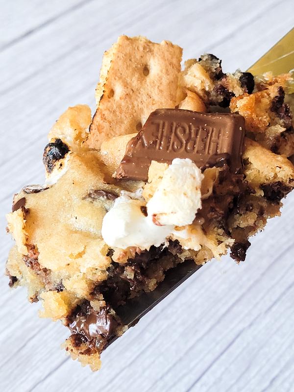 Reese's Cookie Skillet Shareable Party Size Dessert, Peanut Butter and  Chocolate Chip Mix Easy DIY Baking Kit, Christmas Stocking Stuffer for Boys  and