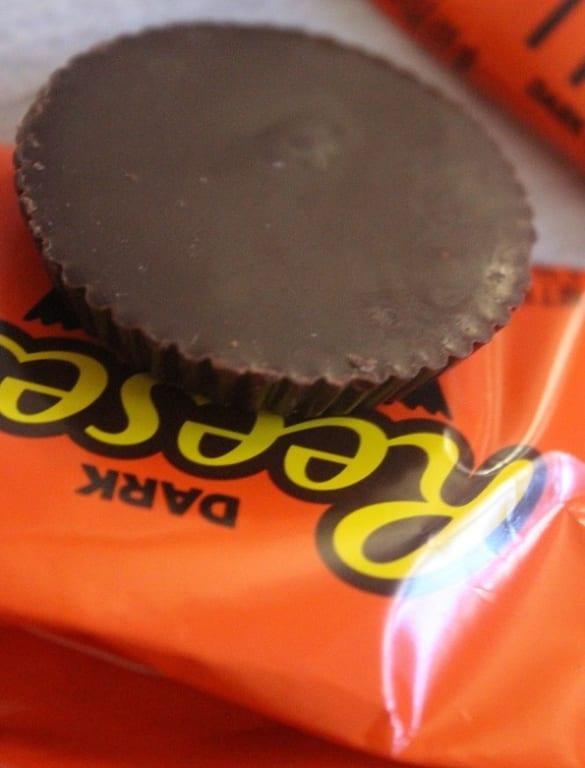 REESE'S THiNS Dark Chocolate Peanut Butter Cups, 3.1 oz bag