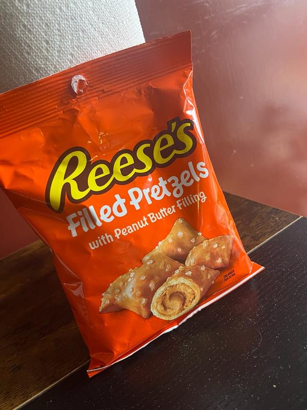 REESE'S Filled Pretzels with Peanut Butter Filling, 5 oz bag