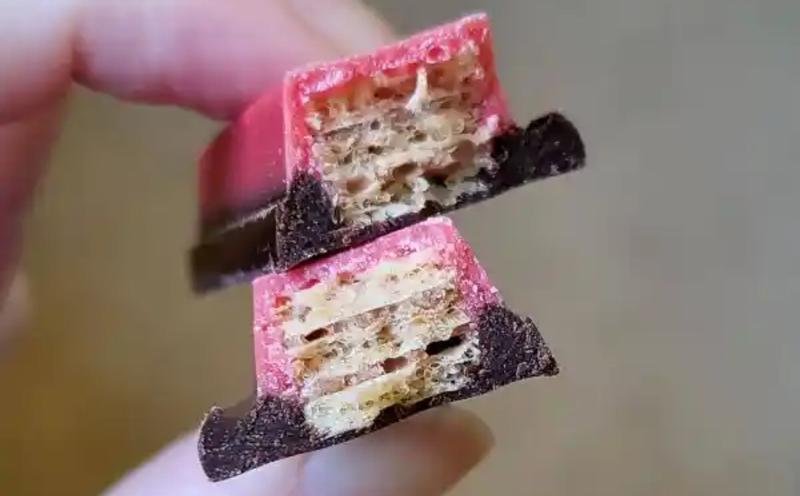Kit Kat Wafer Candy Bar Birthday Cake Creme with Sprinkles