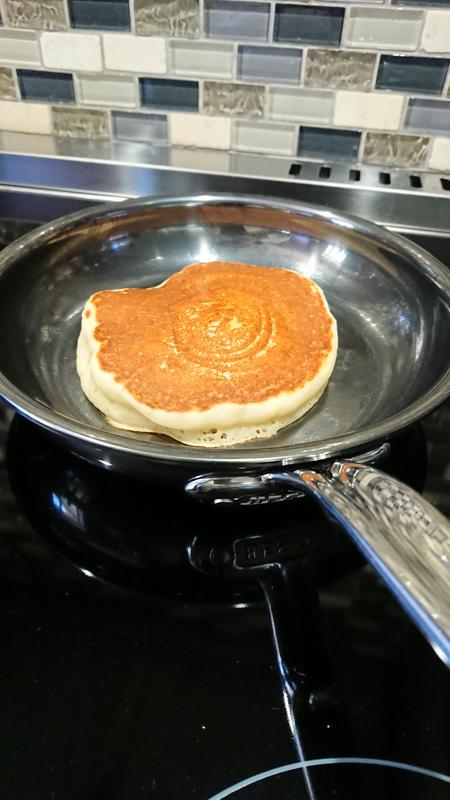 My perfectly brown with beautiful skirt Pancake in 8.5' skillet