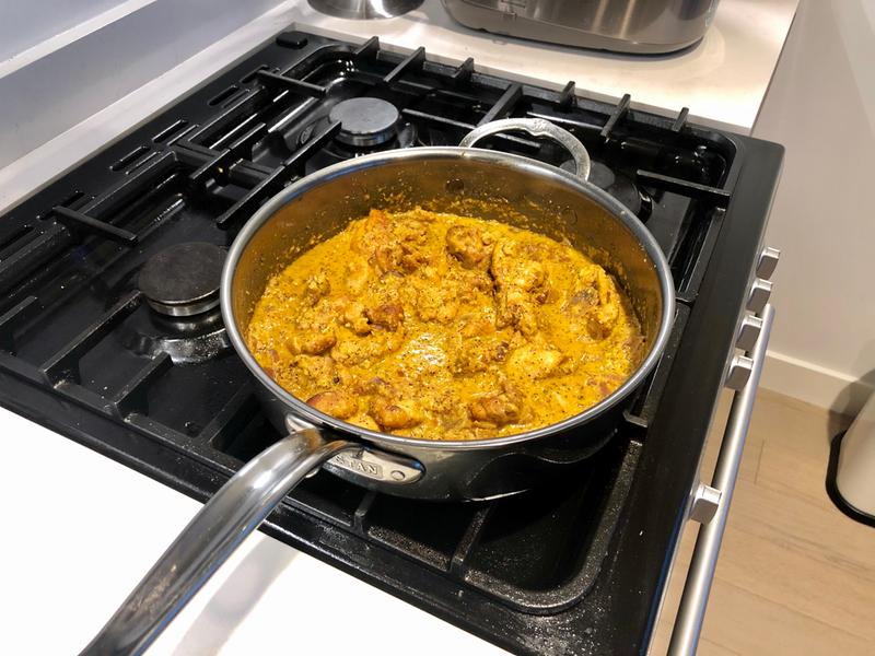 Cooking in action, this sautoir has large cooking area for searing