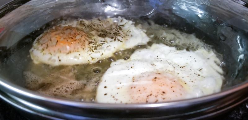 Flash I temp cook on eggs and later steam for perfect yolks and crispy edges cooked using the 8in frying pan.