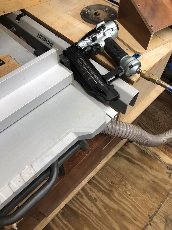 Hitachi 2-in 18 -Gauge Pneumatic Straight Brad Nailer in the Rugs