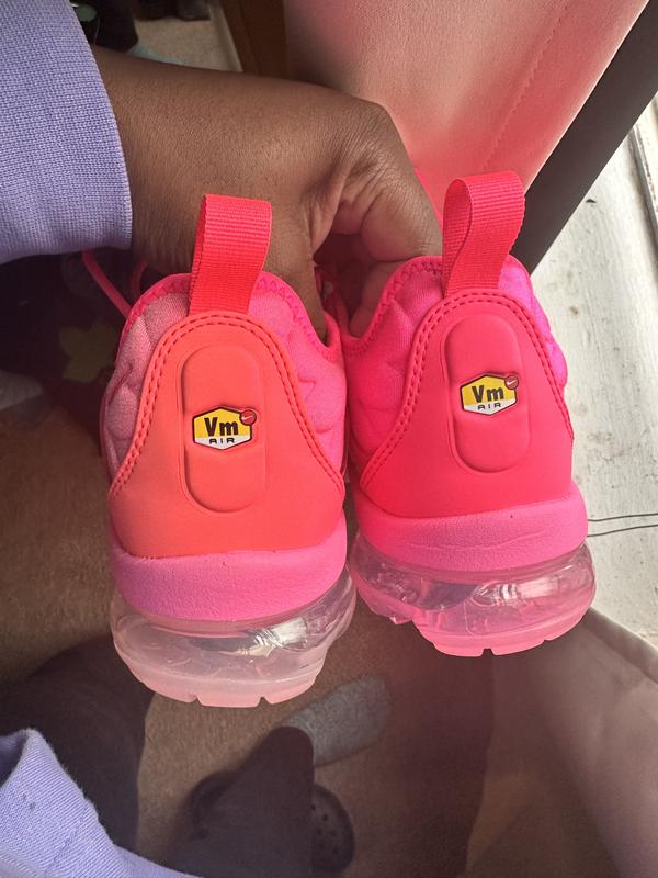 Hot pink vapormax outlet plus