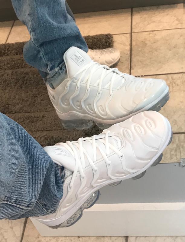 Air vapormax plus white on feet deals