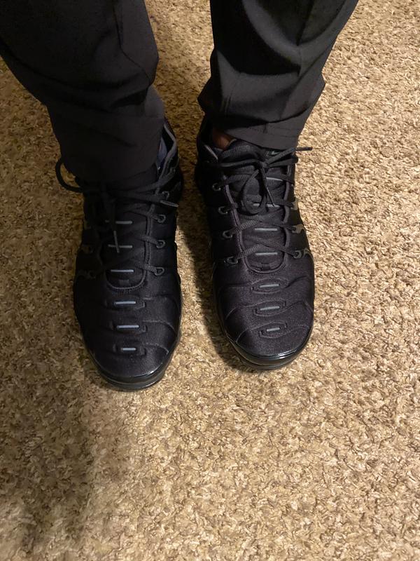 vapormax plus black on black