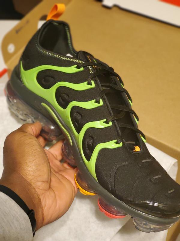 nike air vapormax plus black electric green