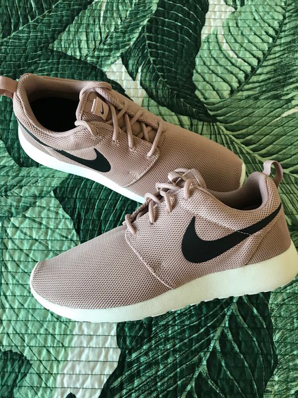 nike roshe one particle pink