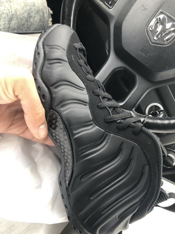 Jordan on sale foamposite black