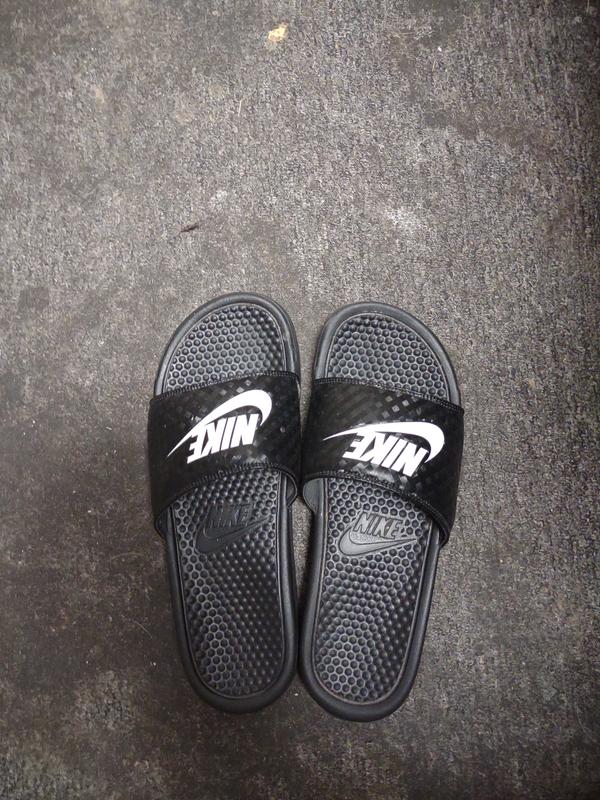 Nike benassi hotsell slides size 6