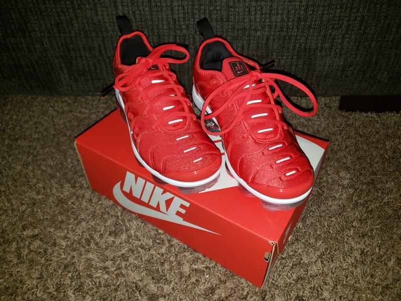 Womens red vapormax plus outlet
