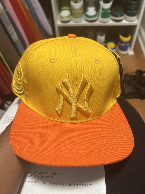 Yankees Shop in New York: 1 reviews and 2 photos