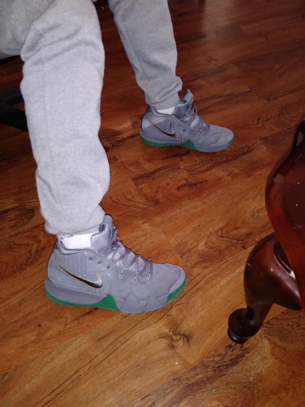kyrie 4 on feet