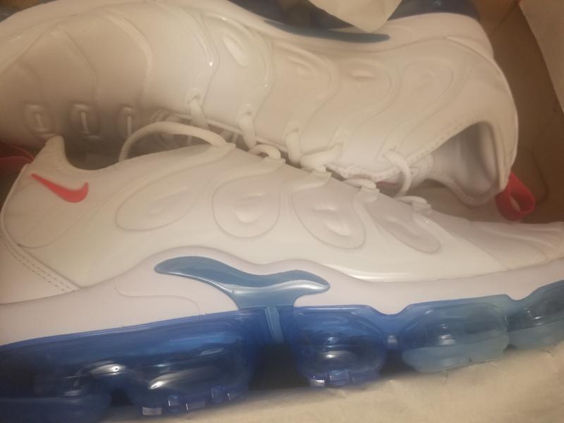 Nike air vapormax plus hot sale red white and blue