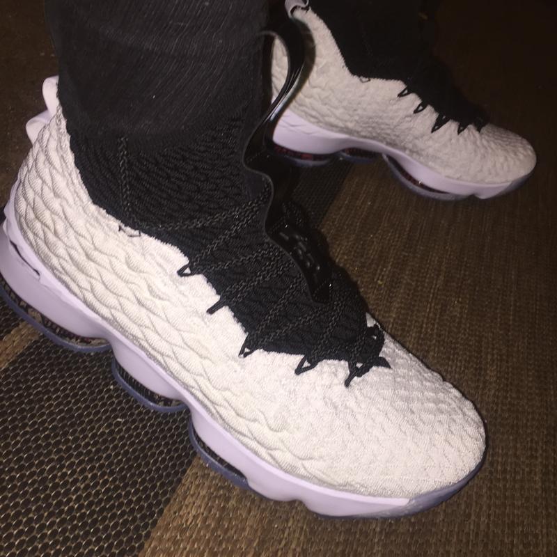 lebron 15 graffiti on feet