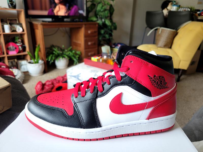 Jordan 1 Mid 