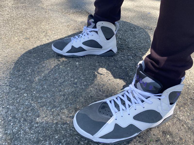 Jordan 7 outlet grey and white