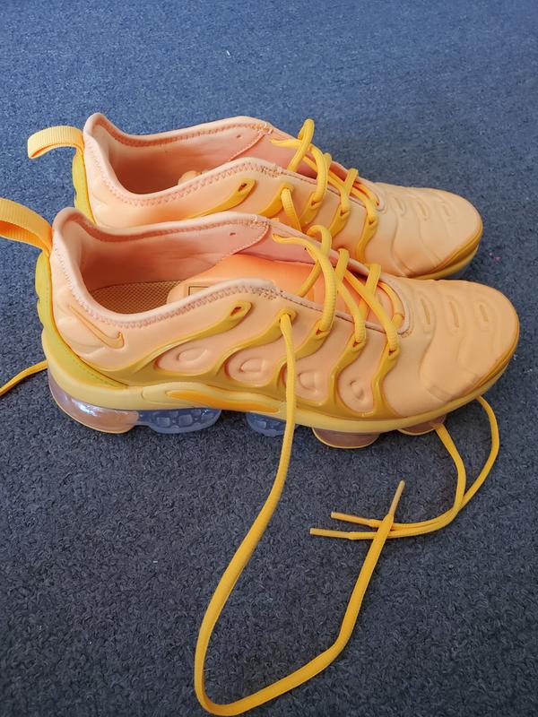 orange vapormax outfit