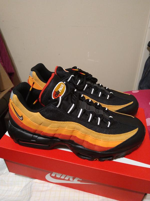 Air max 95 black hotsell yellow red