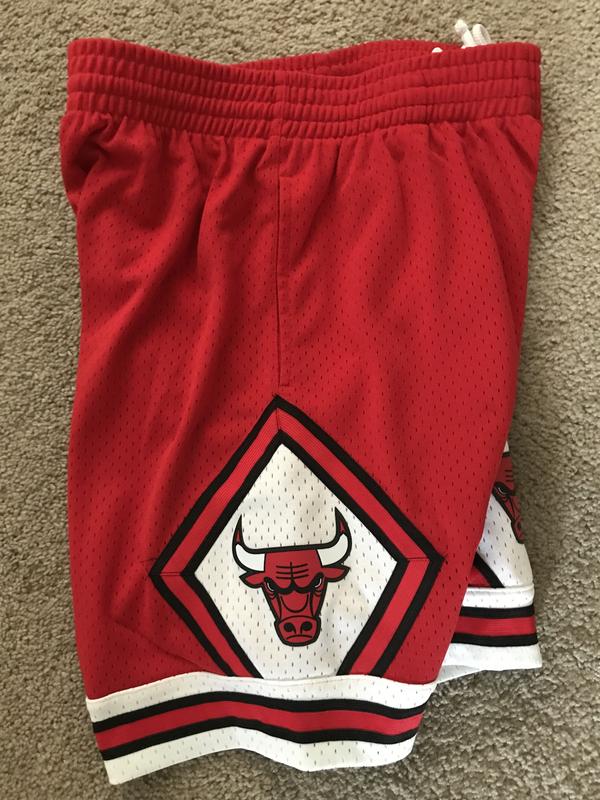 Nike Men's Chicago Bulls Icon Edition Swingman Shorts - Hibbett