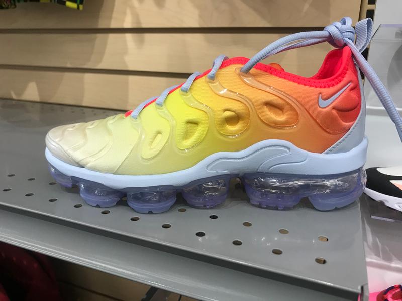 womens yellow vapormax