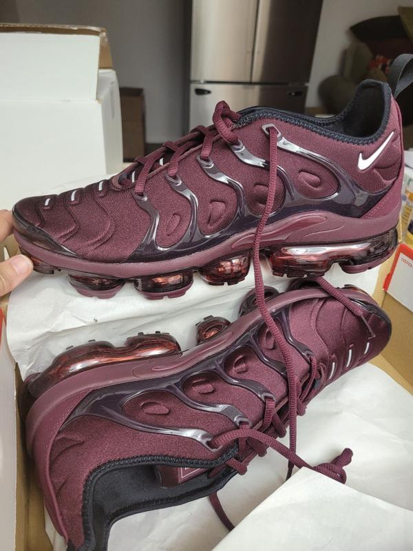 Nike 2024 burgundy vapormax