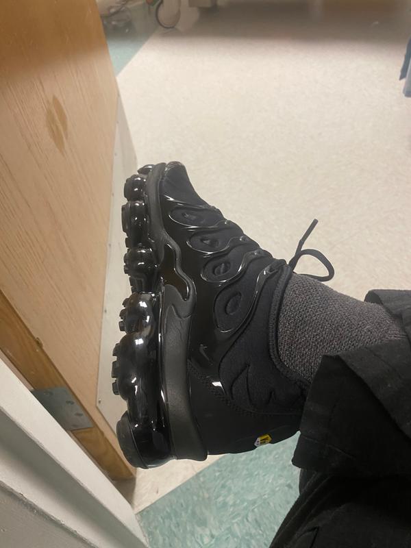 nike vapormax plus pink and black