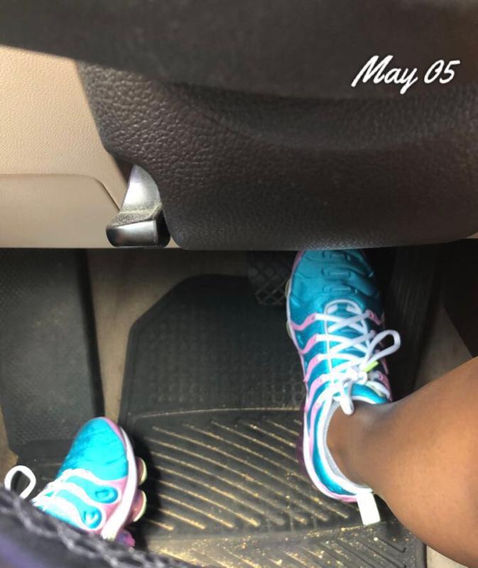 vapormax plus barely volt