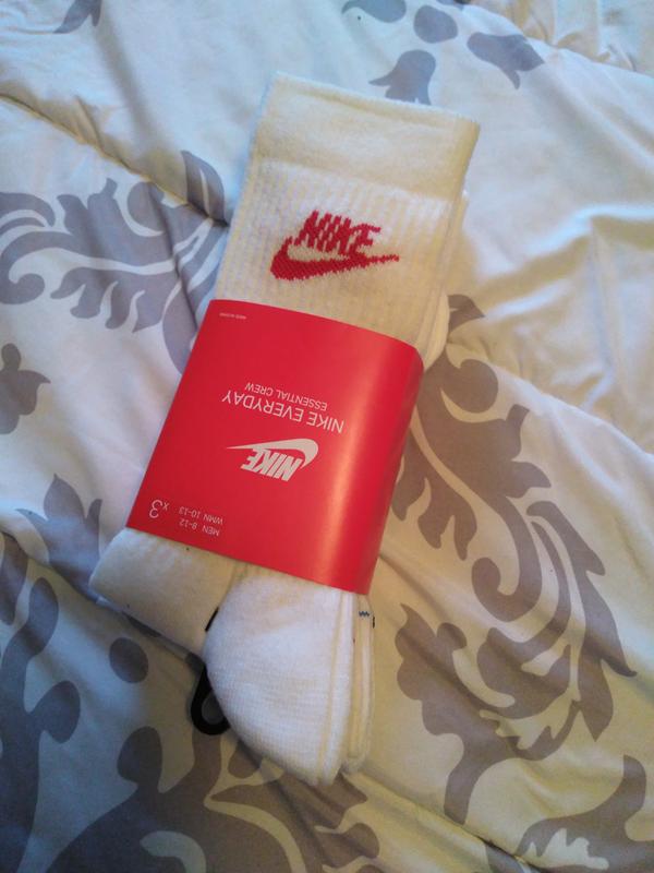 nike sportswear essential socks
