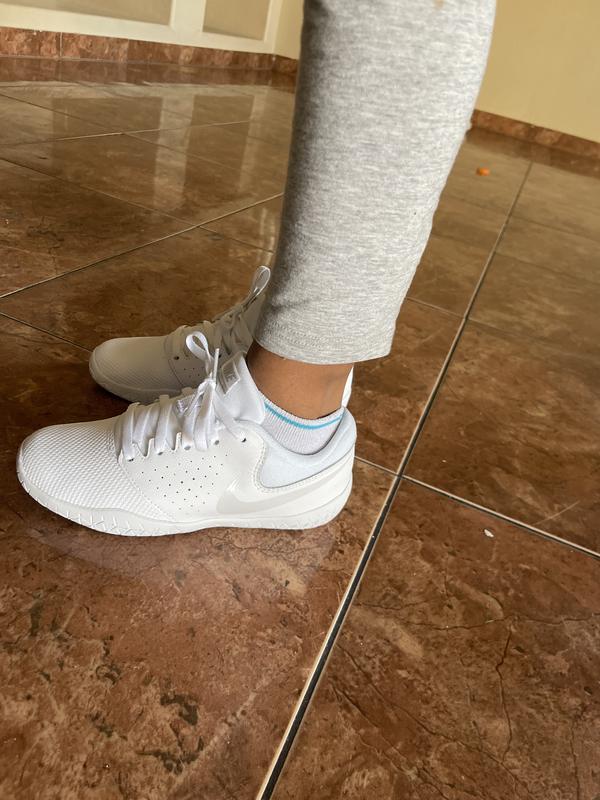 Nike women's best sale cheer unite sneakers