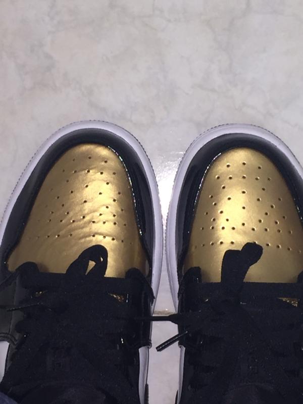 jordan 1 gold toe on feet