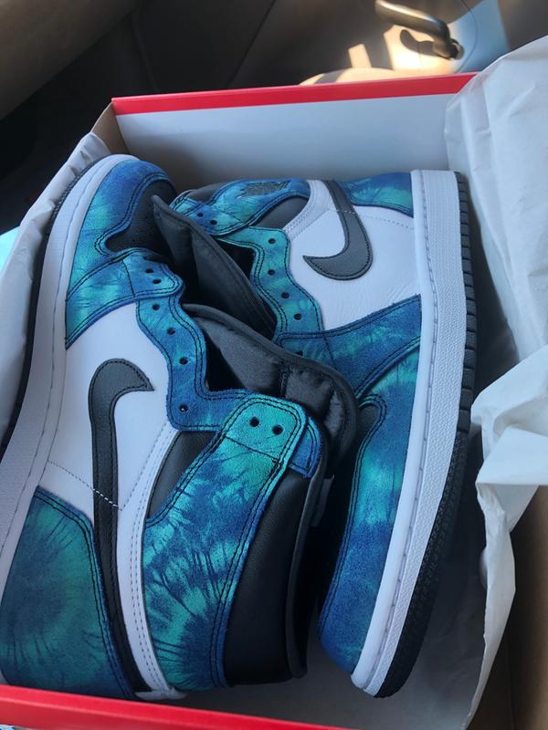 tie dye 1s on feet