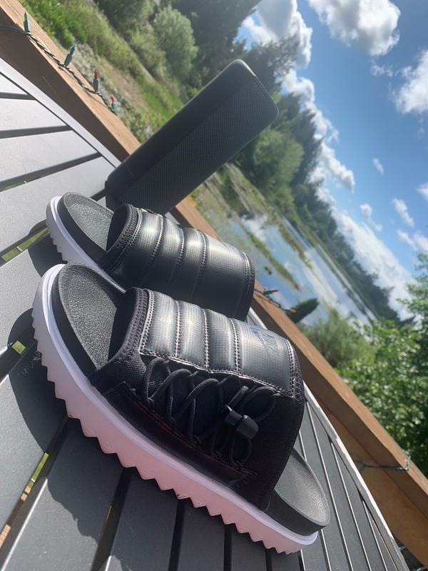 nike asuna slide on feet