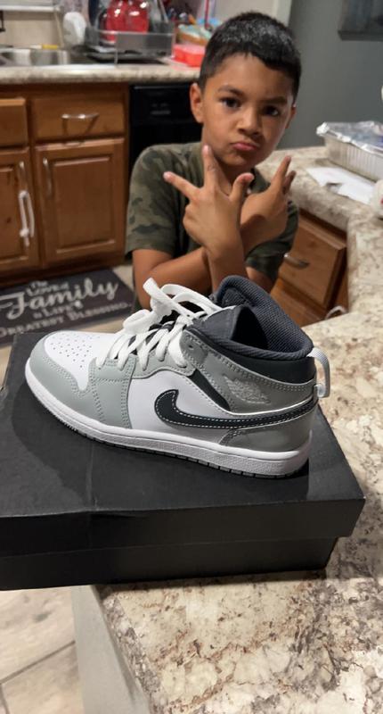 Boys best sale gray jordans